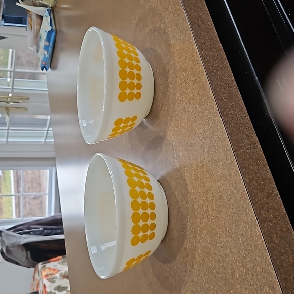 Vintage 2 Pyrex 1.5 Qt Yellow Dot Mixing Bowls!!! - Picture 4 of 17